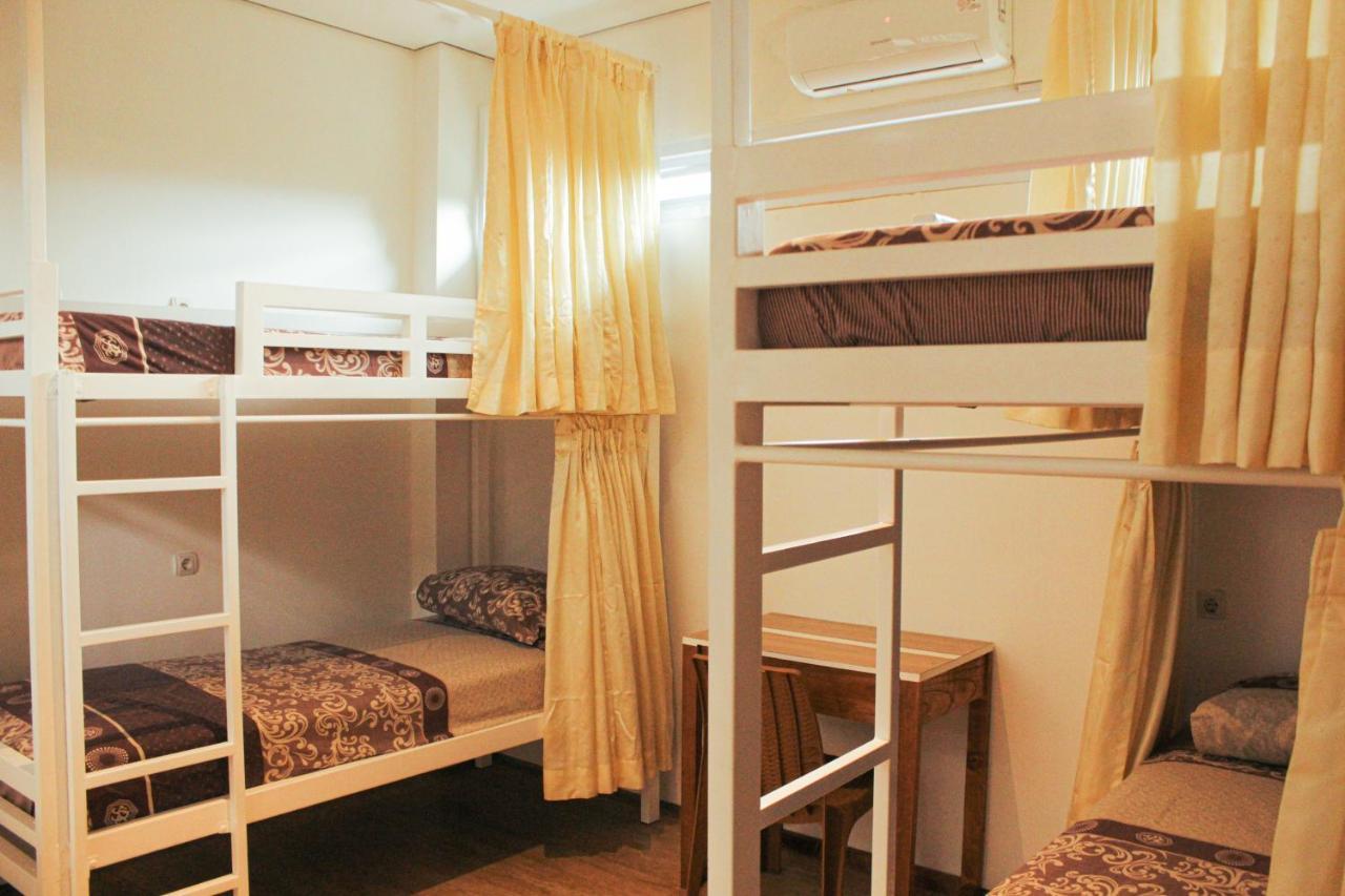 Rion Hostel Bogor Exterior foto